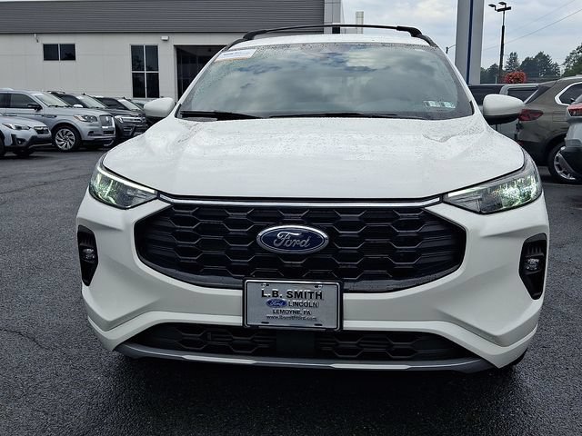 Certified 2023 Ford Escape ST-Line Select w/ Tech Pack #1 AWD/4WD image 2