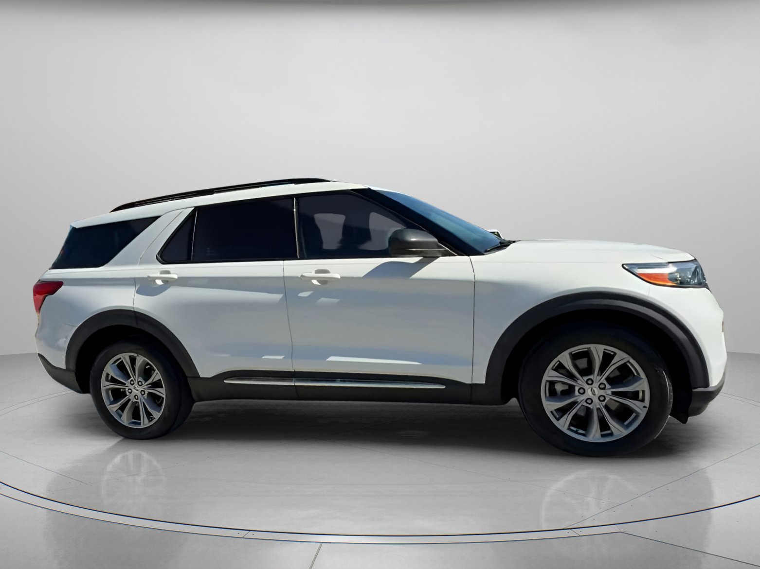 Certified 2022 Ford Explorer XLT w/ Equipment Group 202A image 32