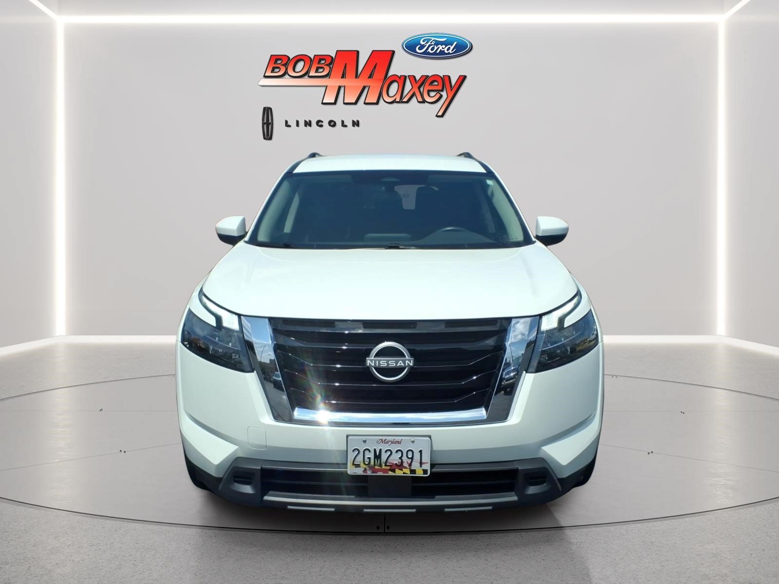 Used 2025 Nissan Pathfinder SV AWD/4WD image 2