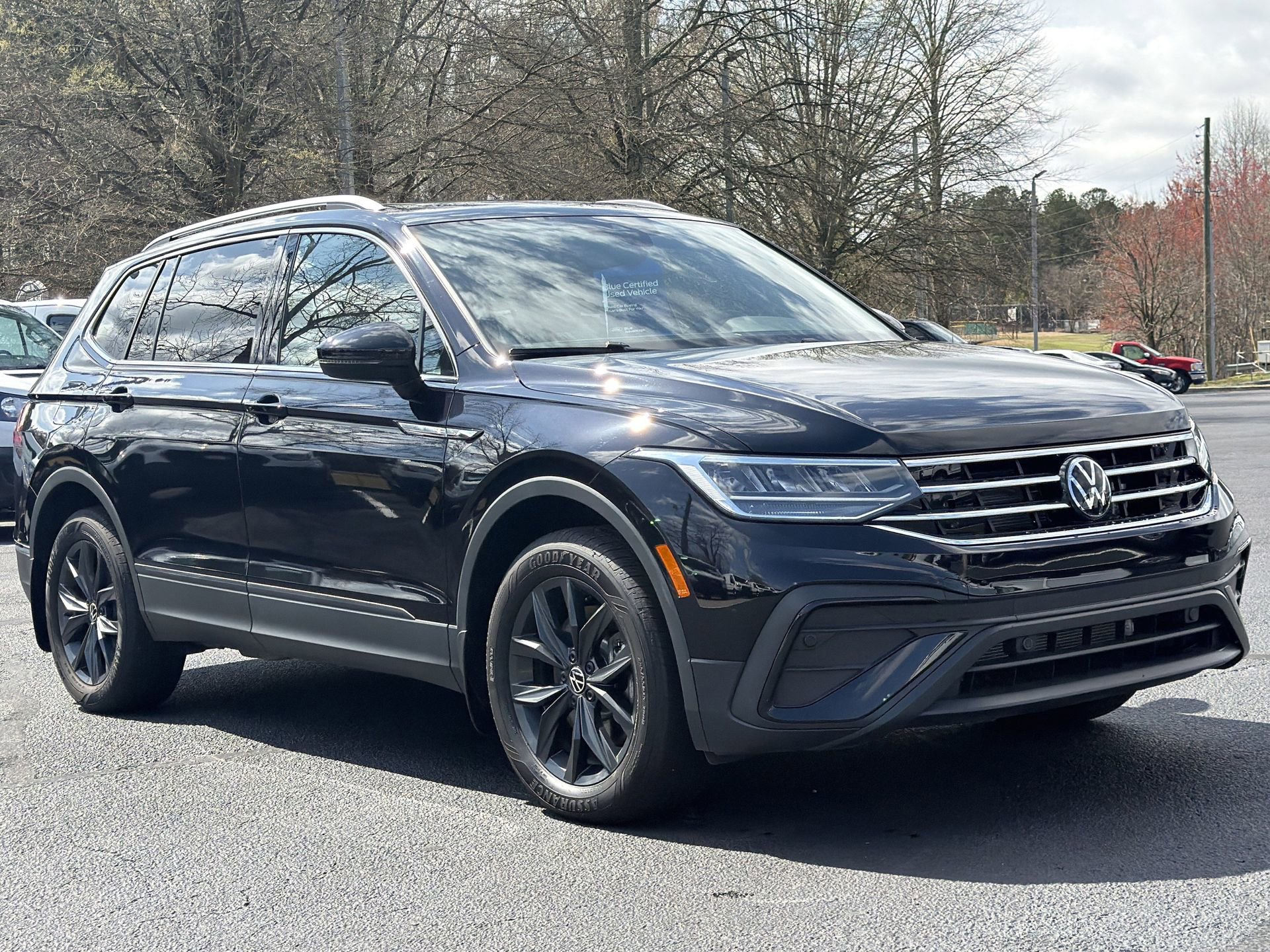 Used 2024 Volkswagen Tiguan SE w/ Panoramic Sunroof Package image 32