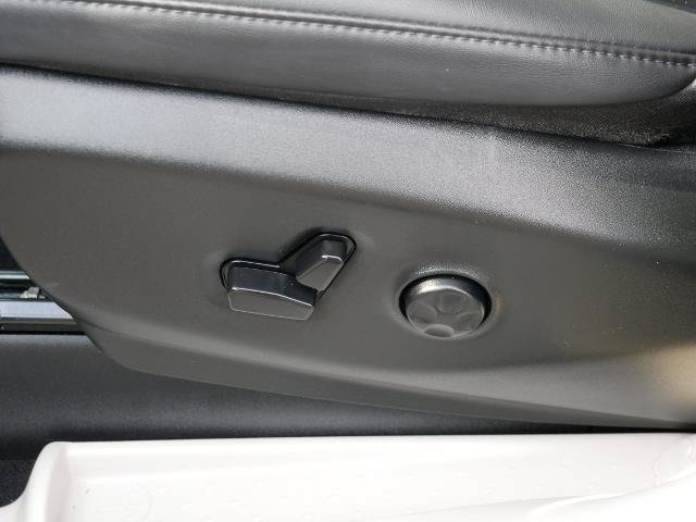 Used 2024 Chrysler Pacifica Touring-L FWD image 21
