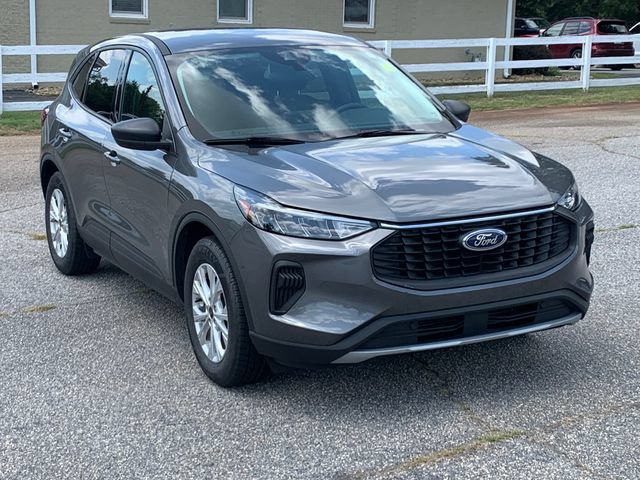 Certified 2025 Ford Escape Active FWD image 3
