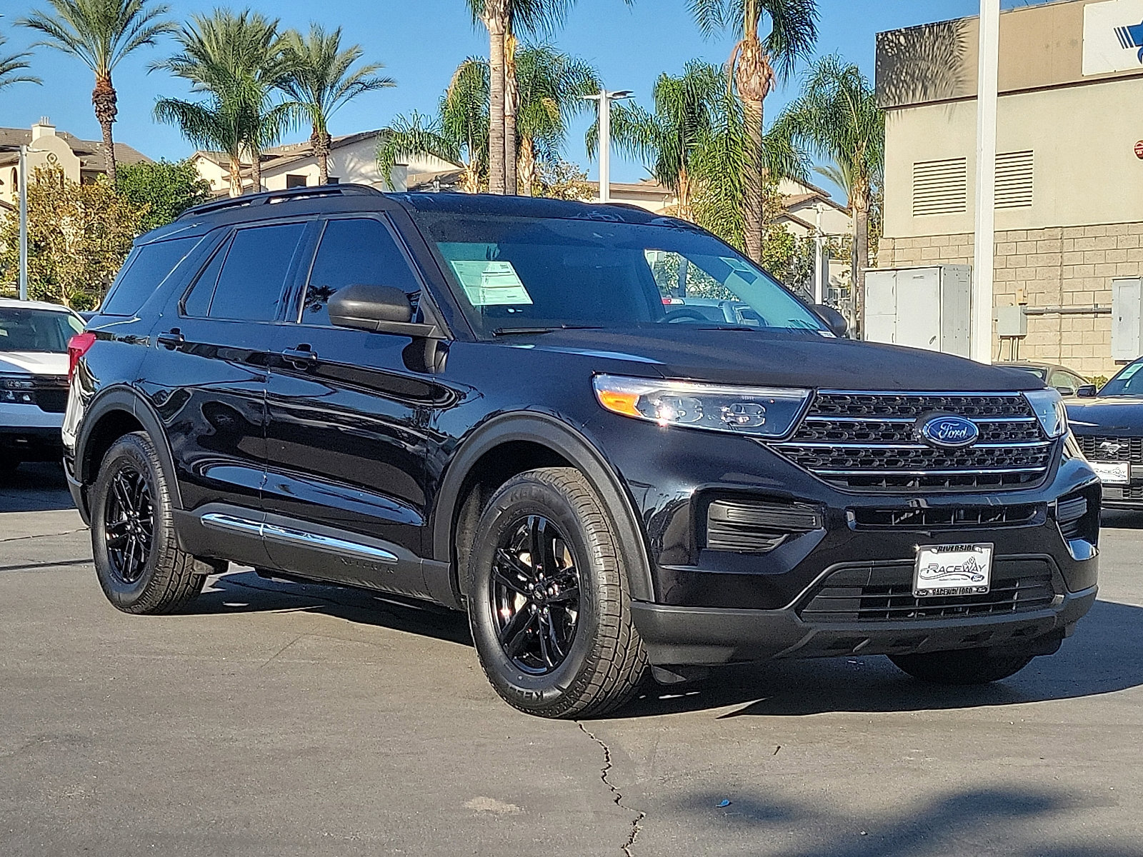 Certified 2022 Ford Explorer XLT image 3