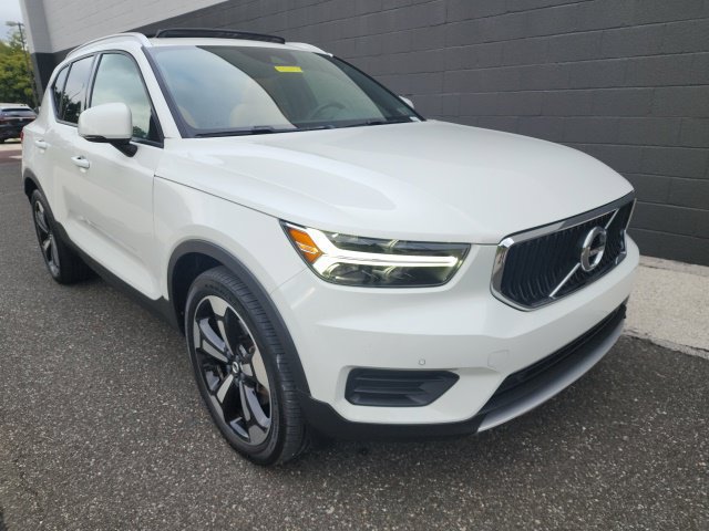 Used 2020 Volvo XC40 T5 Momentum w/ Protection Package AWD/4WD image 8