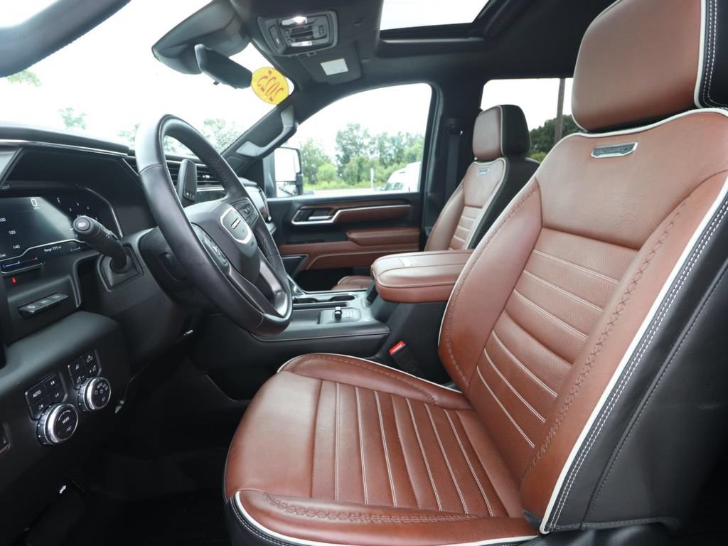 Used 2025 GMC Sierra 3500 Denali Ultimate AWD/4WD image 2
