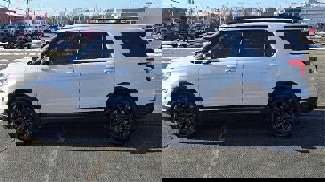 Certified 2019 Ford Explorer XLT w/ Equipment Group 202A image 6