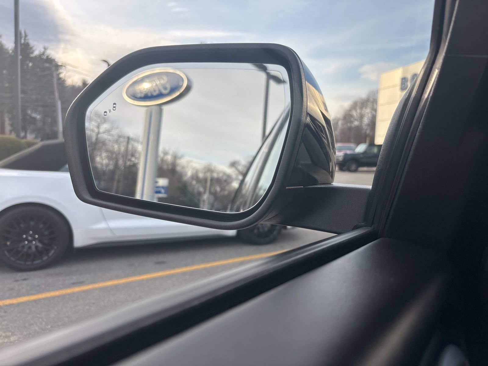 Certified 2022 Ford Explorer Platinum w/ Equipment Group 601A image 27