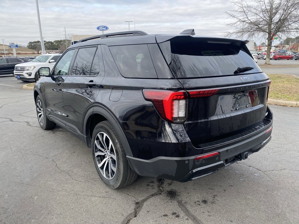 Certified 2025 Ford Explorer ST-Line image 3