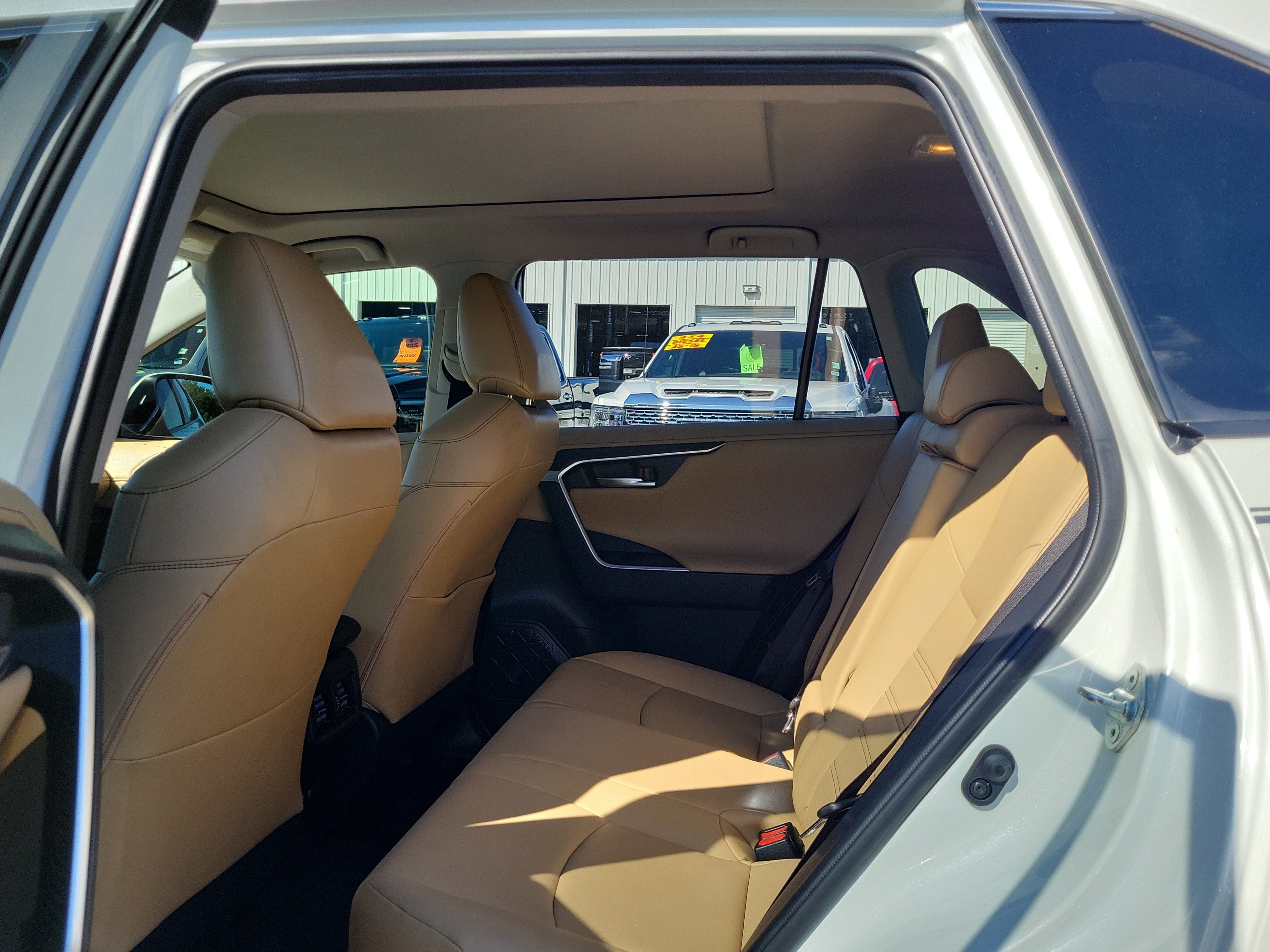 Used 2019 Toyota RAV4 Limited w/ Advanced Technology Package FWD image 13