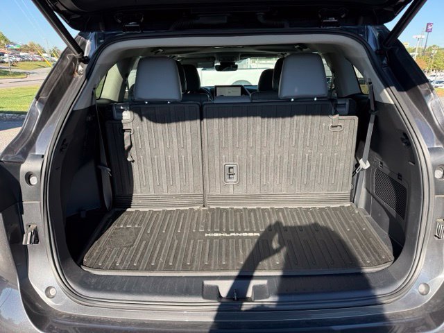 Used 2023 Toyota Highlander XLE FWD image 9