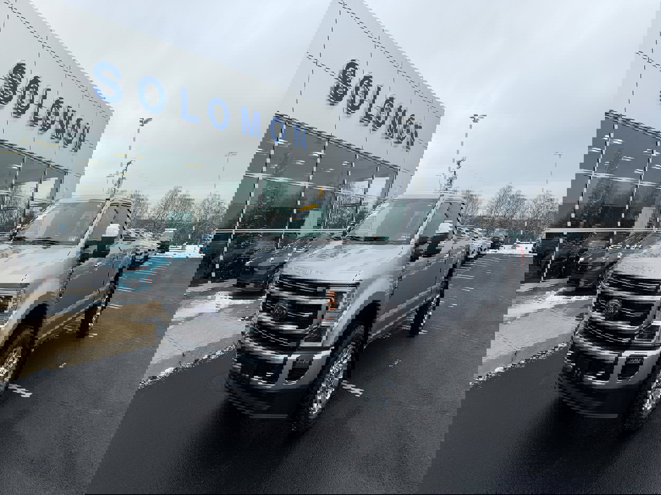 Certified 2021 Ford F250 Platinum w/ FX4 Off-Road Package image 2