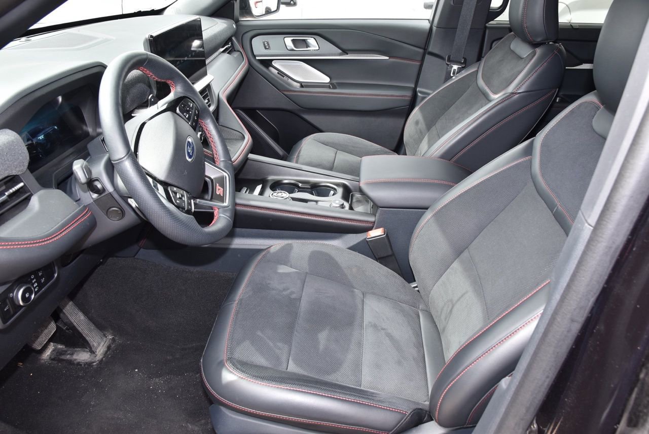 Certified 2025 Ford Explorer ST image 10