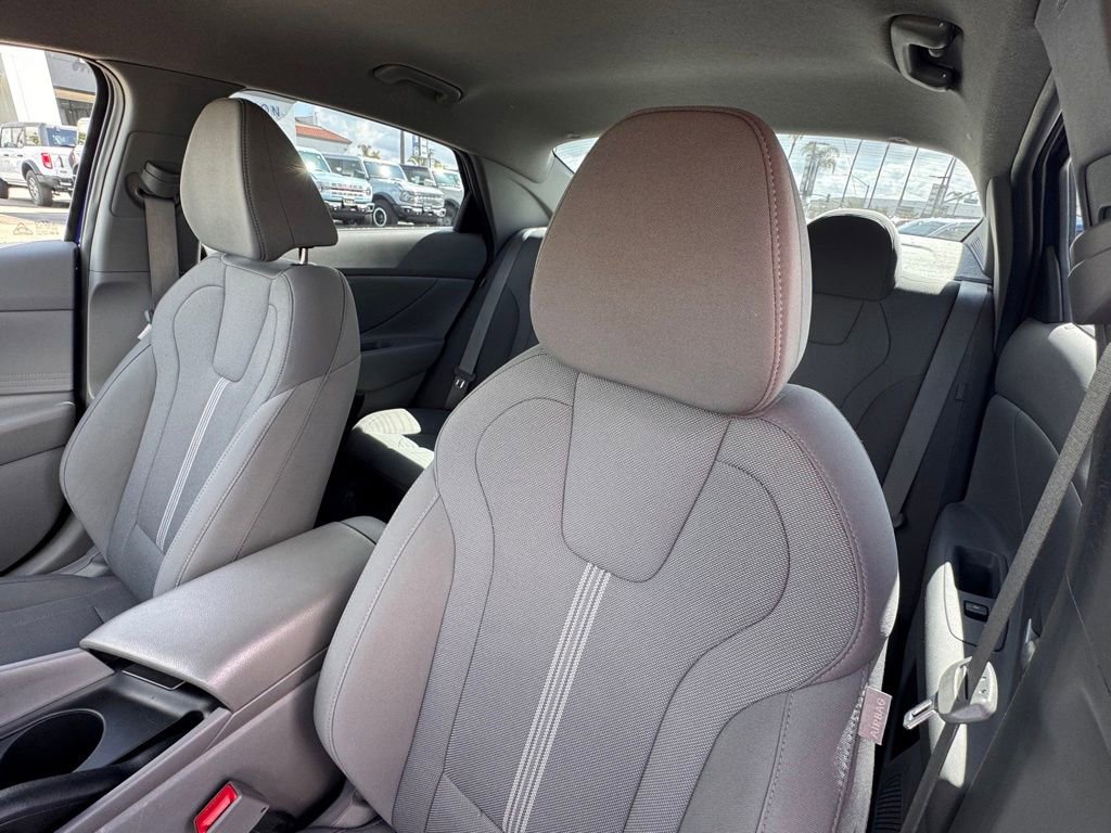 Used 2024 Hyundai Elantra SE FWD image 19