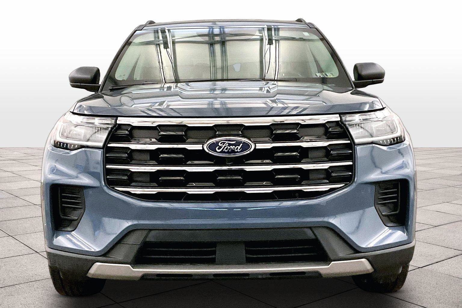 Certified 2025 Ford Explorer Active image 3