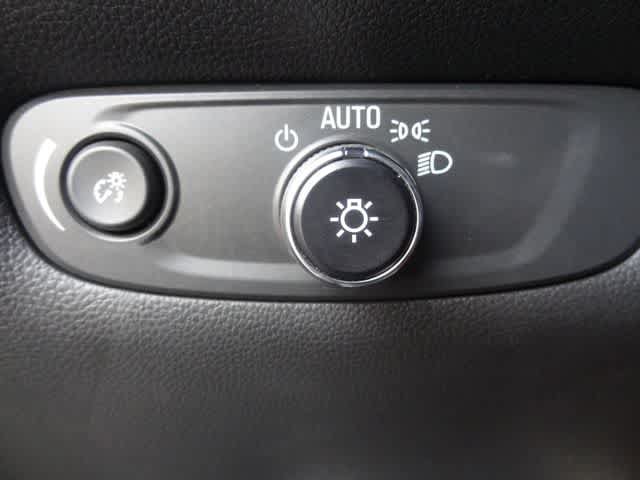 Used 2023 Chevrolet Traverse LT w/ LT Premium Package AWD/4WD image 22