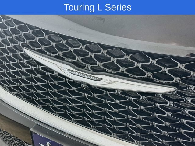 Used 2024 Chrysler Pacifica Touring-L FWD image 32