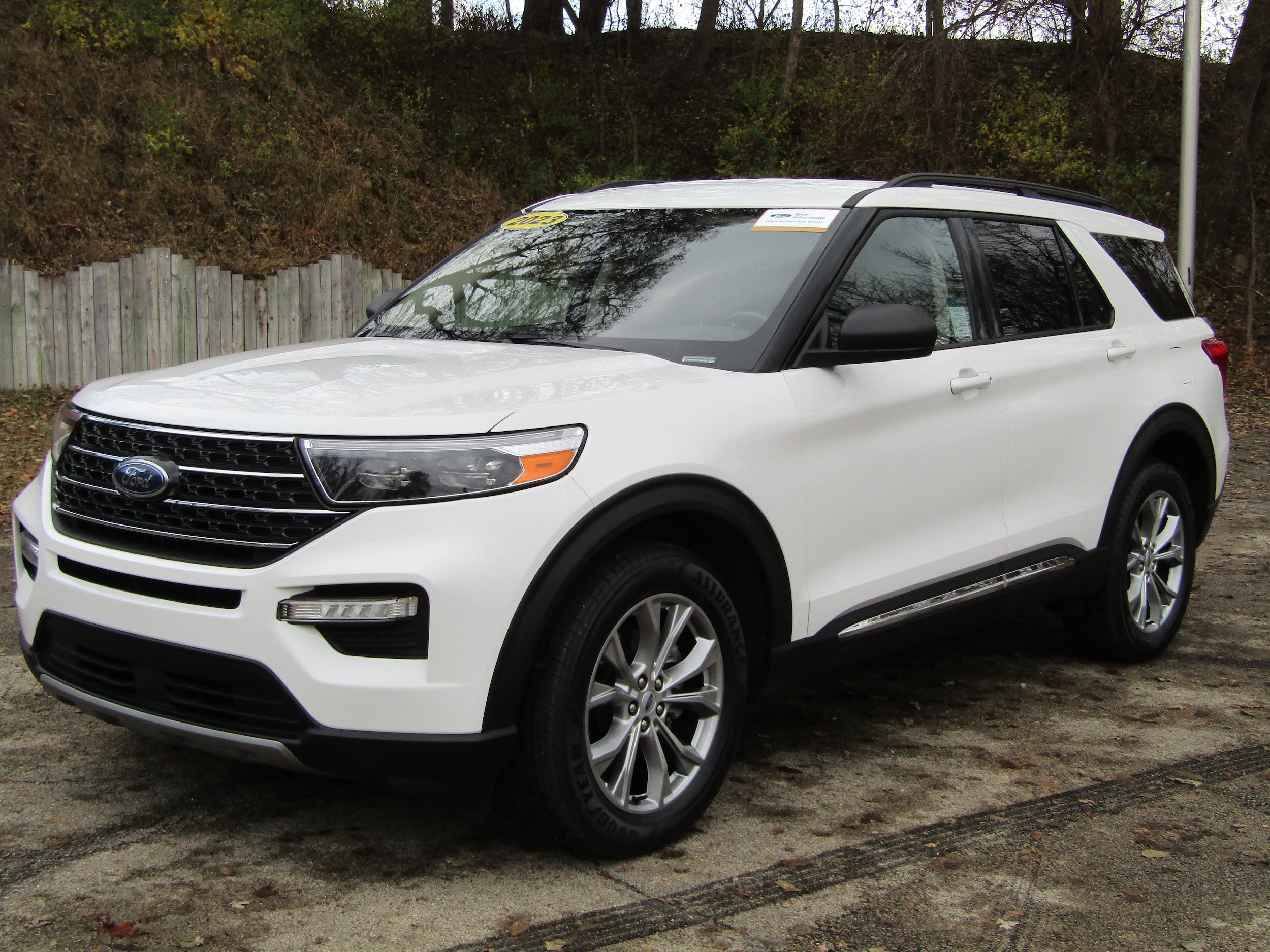 Certified 2023 Ford Explorer XLT w/ Equipment Group 202A AWD/4WD image 8