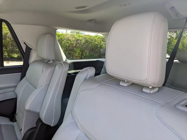 Certified 2025 Ford Expedition Platinum w/ Driver's Package AWD/4WD image 21
