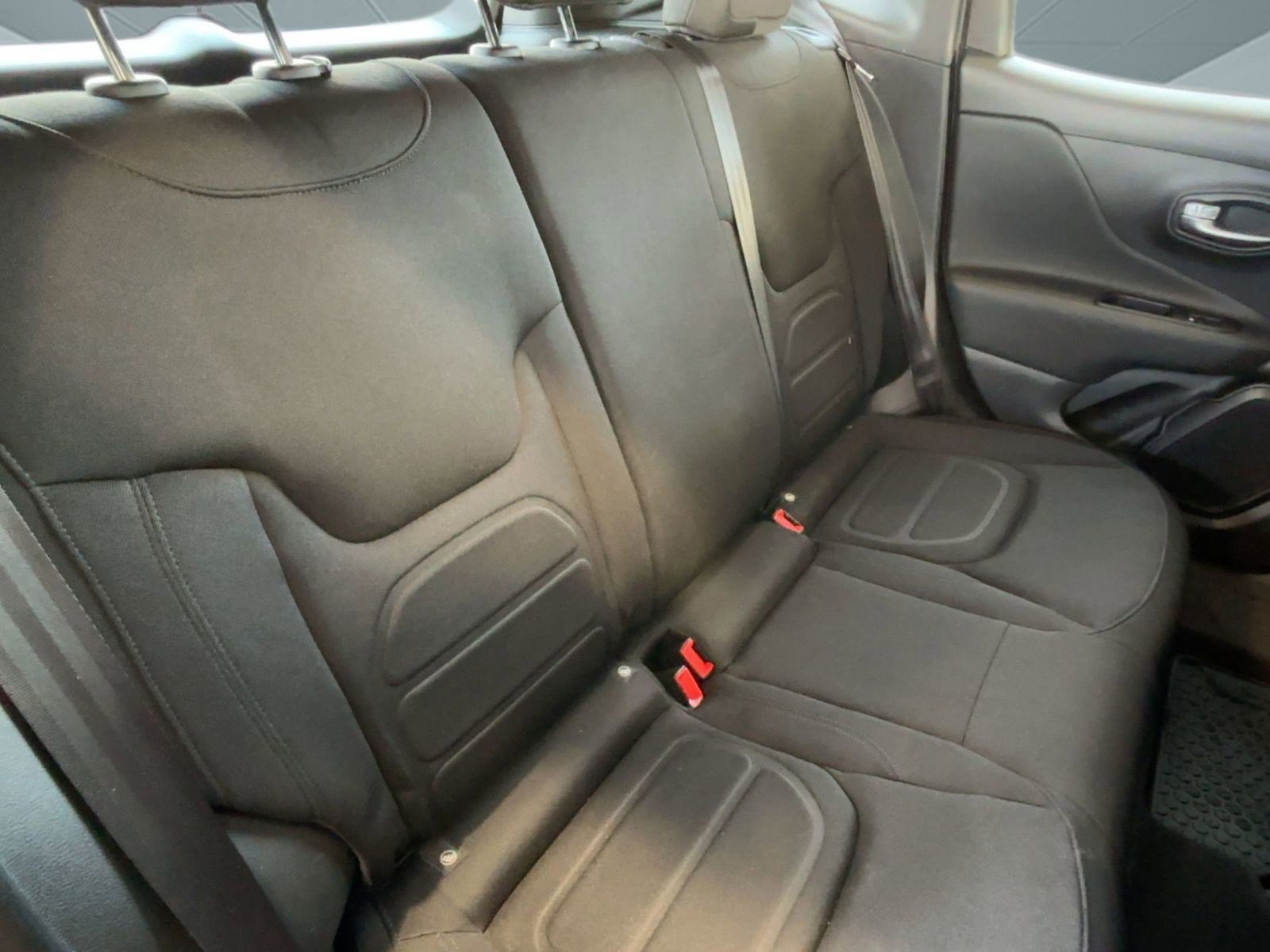 Used 2022 Jeep Renegade Latitude image 30