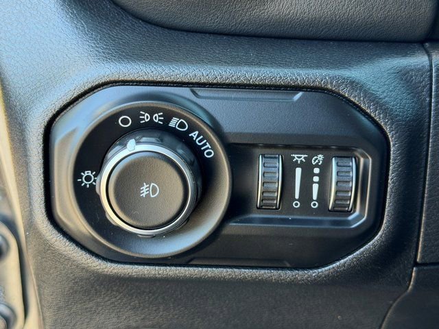 Used 2020 Jeep Wrangler Unlimited Sahara w/ Cold Weather Group AWD/4WD image 36