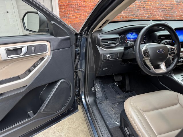 Certified 2022 Ford Explorer XLT w/ Equipment Group 202A image 9