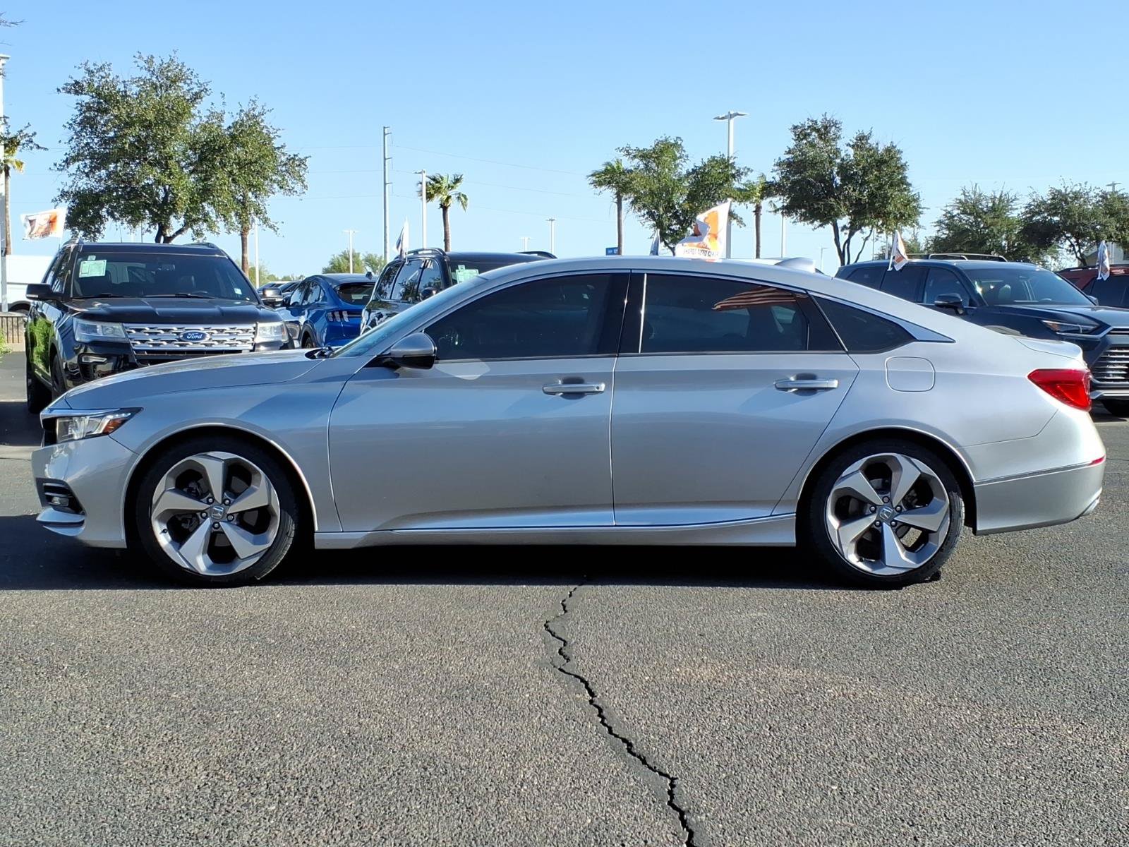 Used 2019 Honda Accord Touring image 2
