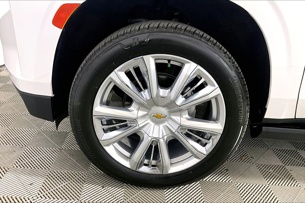 Used 2023 Chevrolet Suburban High Country AWD/4WD image 7