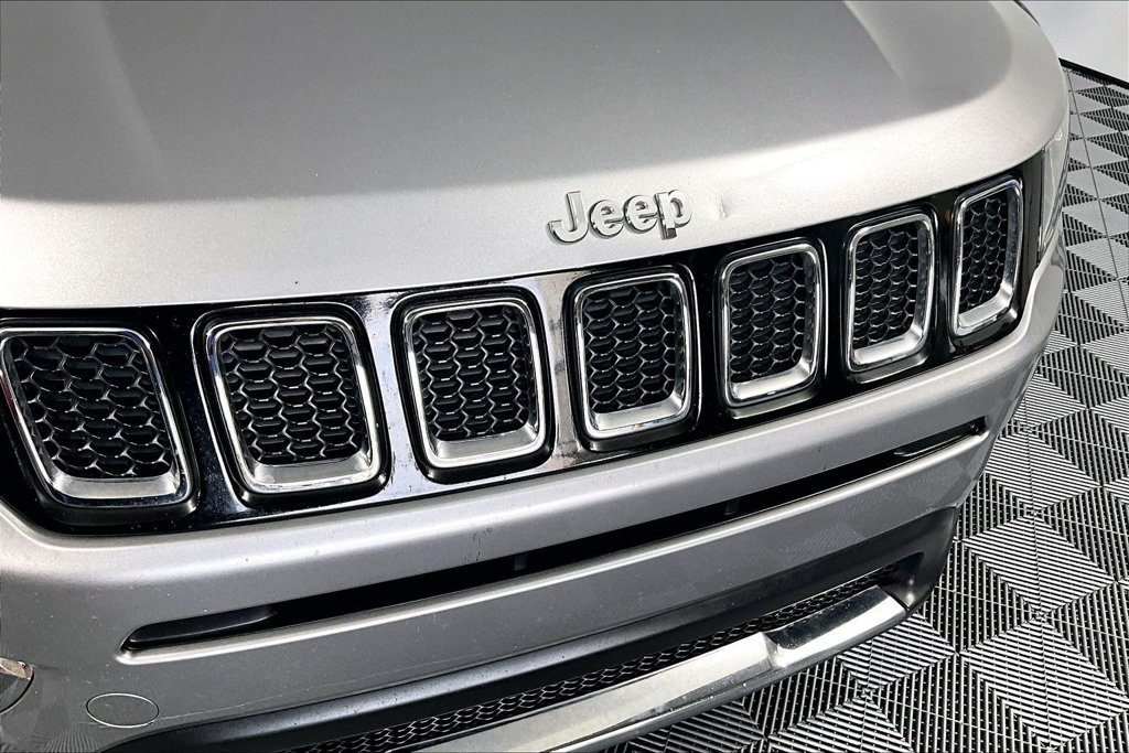 Used 2019 Jeep Compass Limited FWD image 29