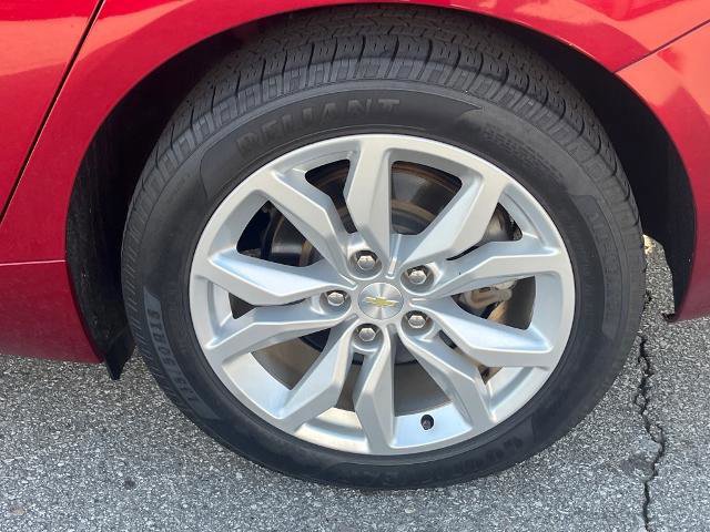 Used 2018 Chevrolet Impala LT w/ Sunroof and Spoiler Package image 21