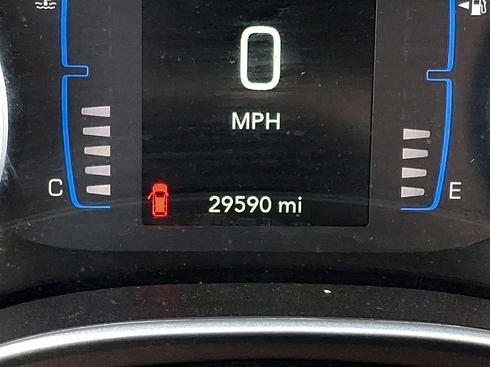 Used 2022 Chrysler Voyager LX image 17