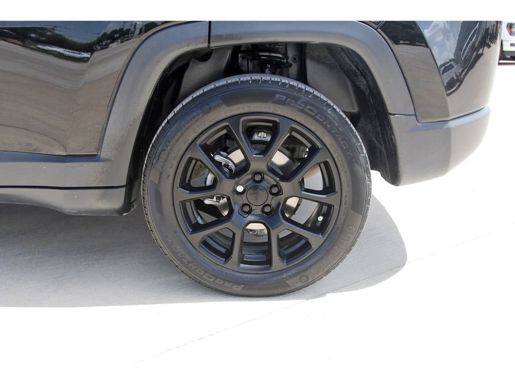 Used 2023 Jeep Compass Latitude AWD/4WD image 32