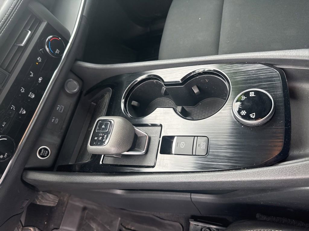 Used 2023 Nissan Rogue S AWD/4WD image 13