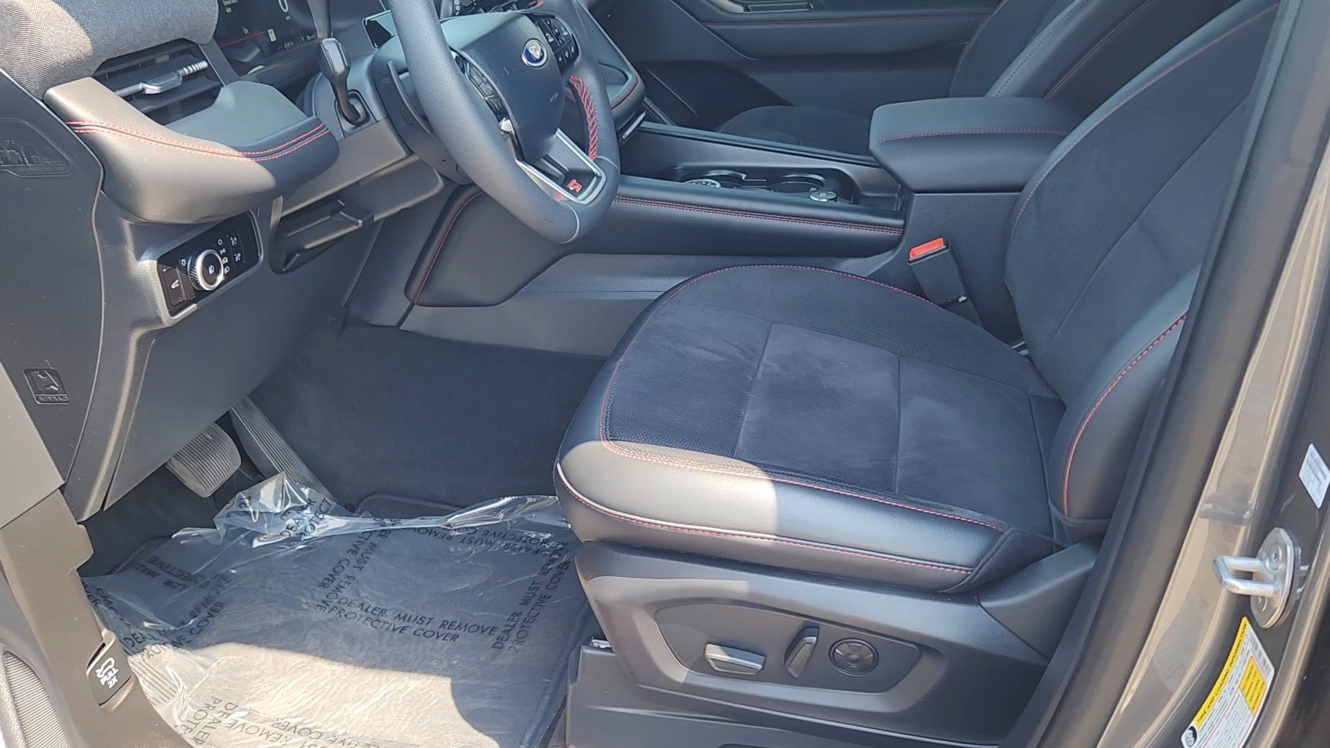 Certified 2025 Ford Explorer ST w/ Sun And Sound Package AWD/4WD image 31