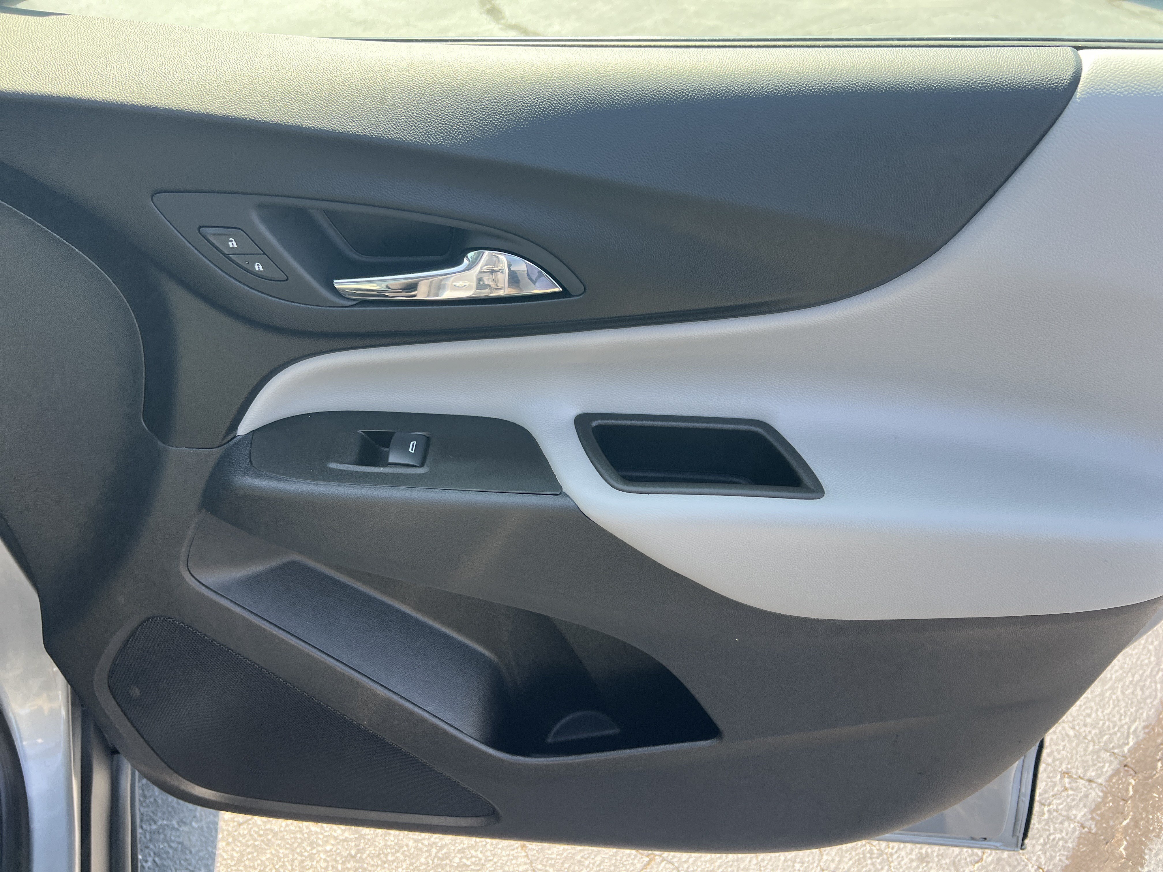 Used 2023 Chevrolet Equinox LS FWD image 14