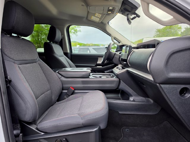 Certified 2025 Ford Expedition Active AWD/4WD image 14