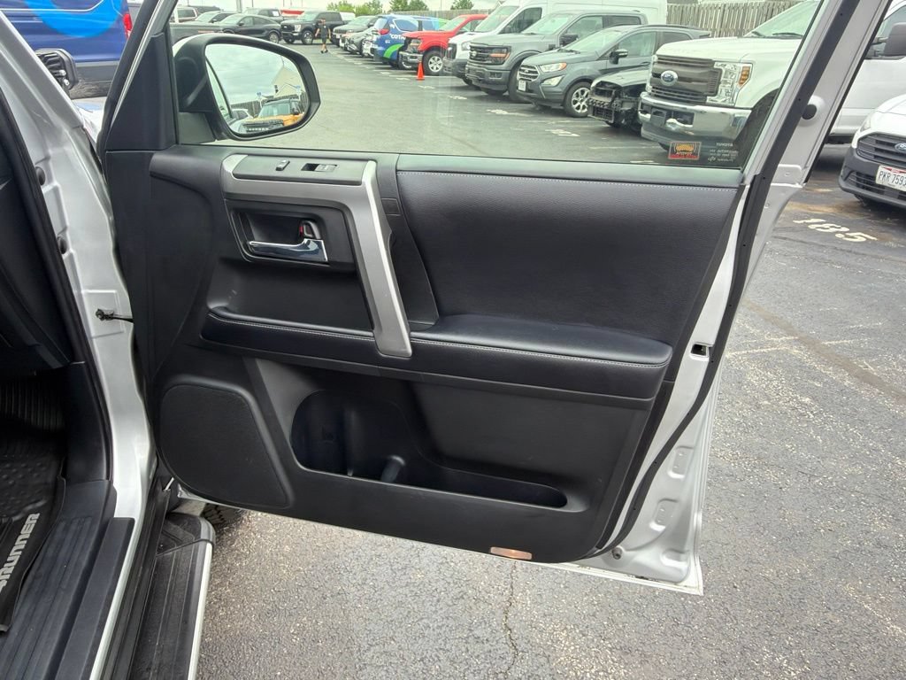 Used 2018 Toyota 4Runner SR5 AWD/4WD image 35