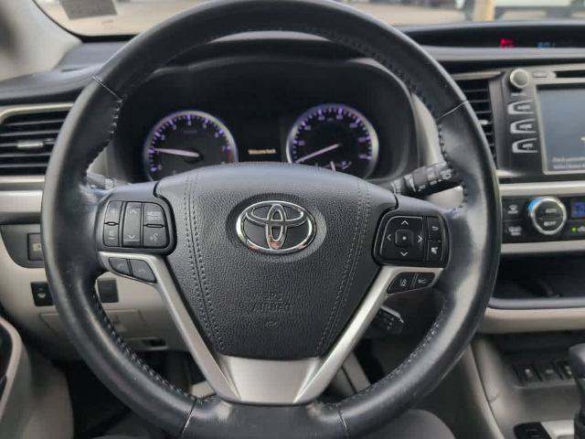 Used 2018 Toyota Highlander XLE AWD/4WD image 21