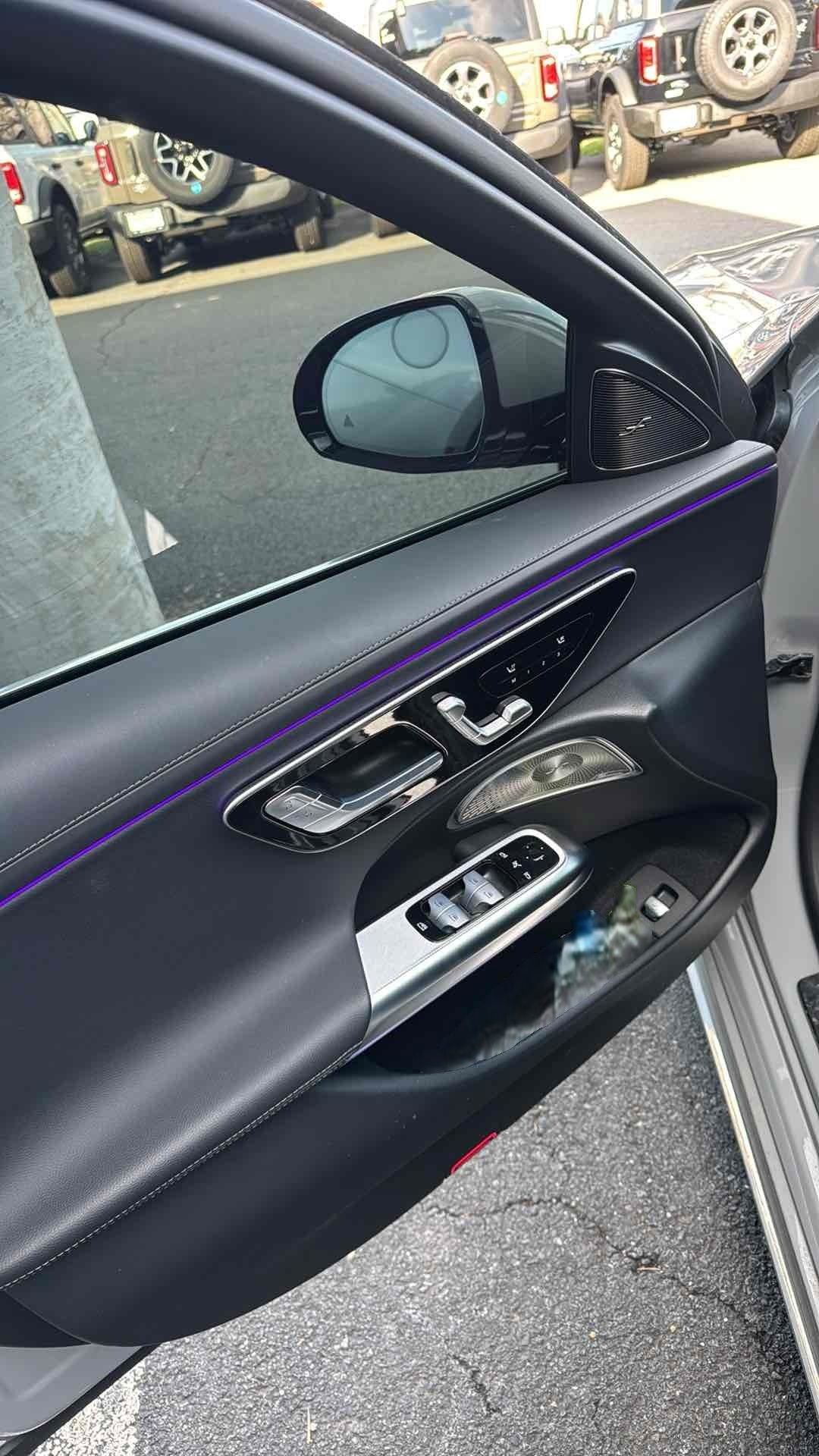 Used 2025 Mercedes-Benz E 350 4MATIC Sedan image 11