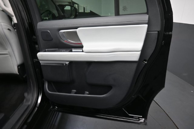 Certified 2025 Ford Expedition Max Platinum w/ Driver's Package AWD/4WD image 28