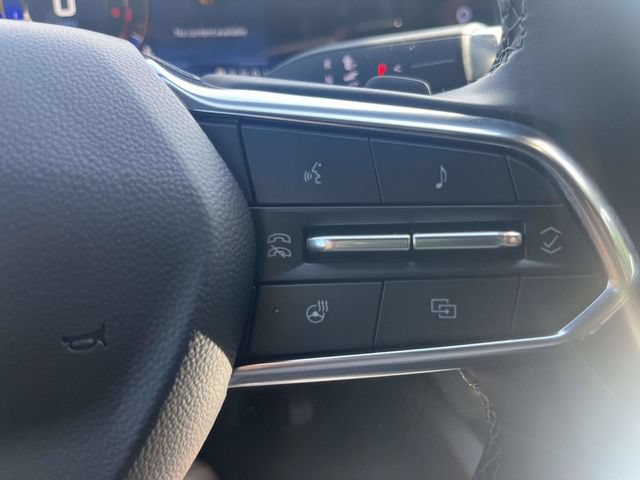 Used 2026 Chevrolet Equinox LT w/ Safety and Technology Package FWD image 24