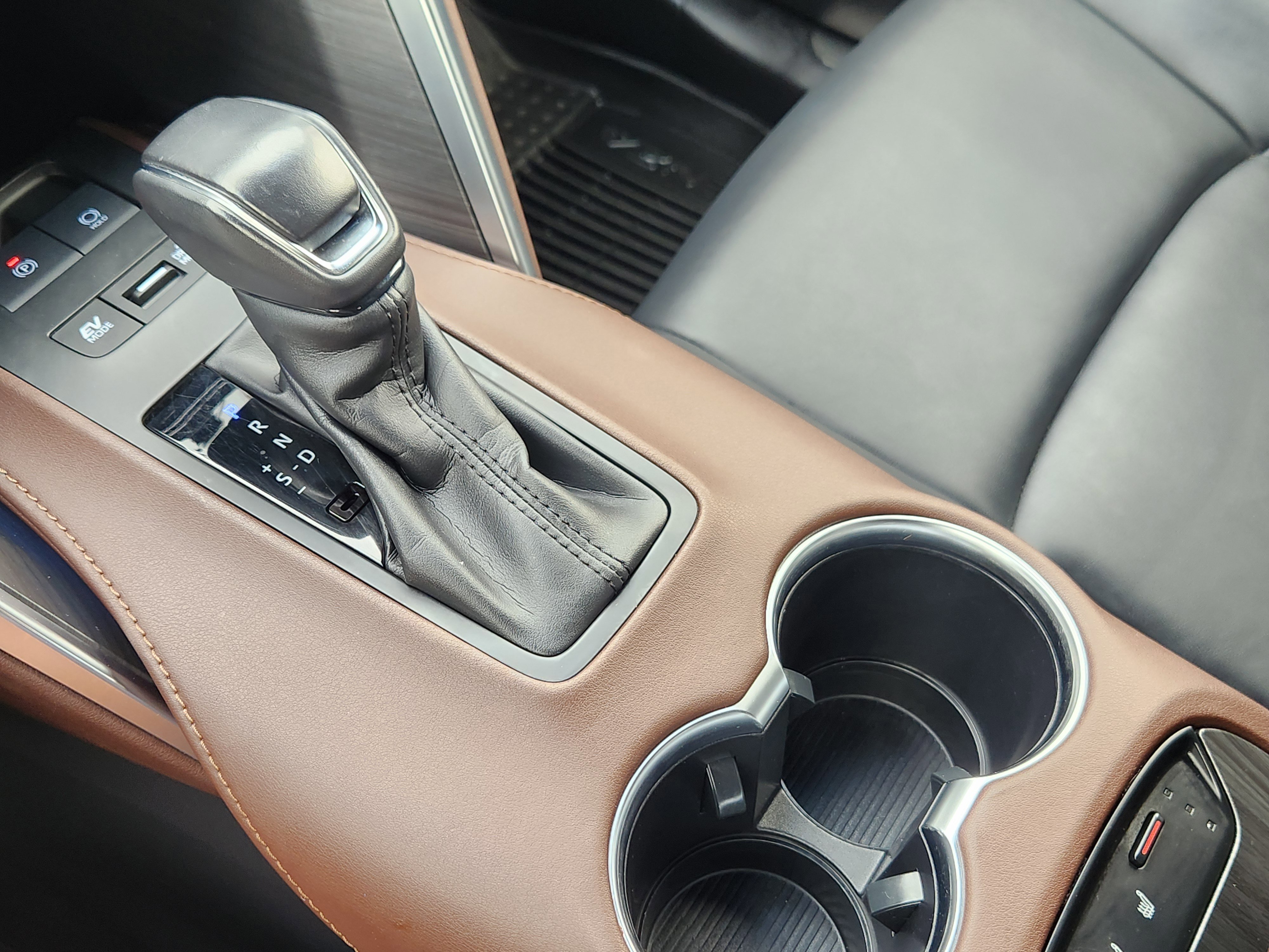 Used 2022 Toyota Venza XLE AWD/4WD image 15