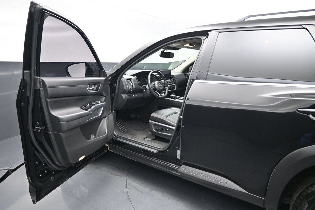 Used 2022 Nissan Pathfinder SL AWD/4WD image 9