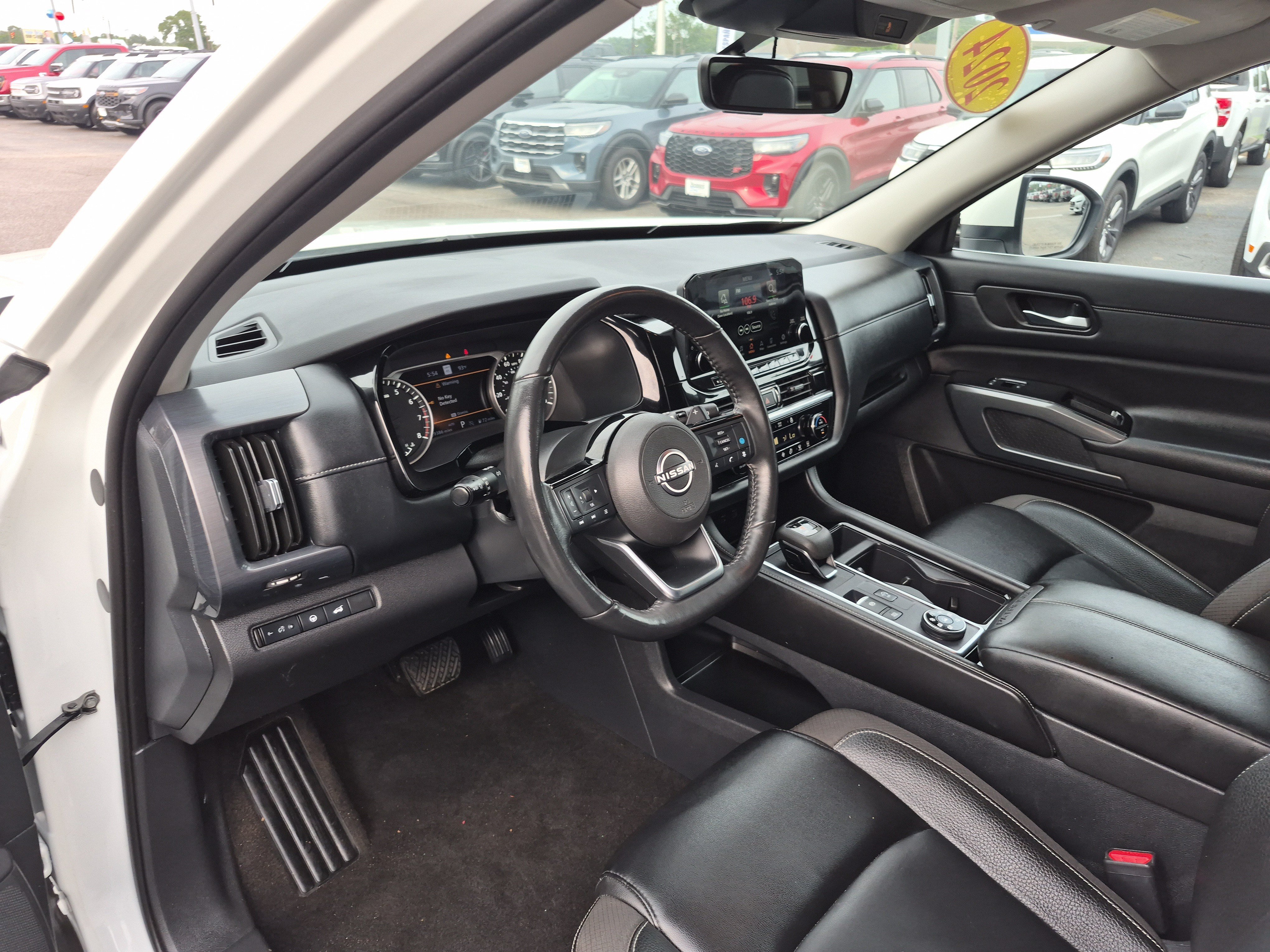 Used 2024 Nissan Pathfinder SL AWD/4WD image 13