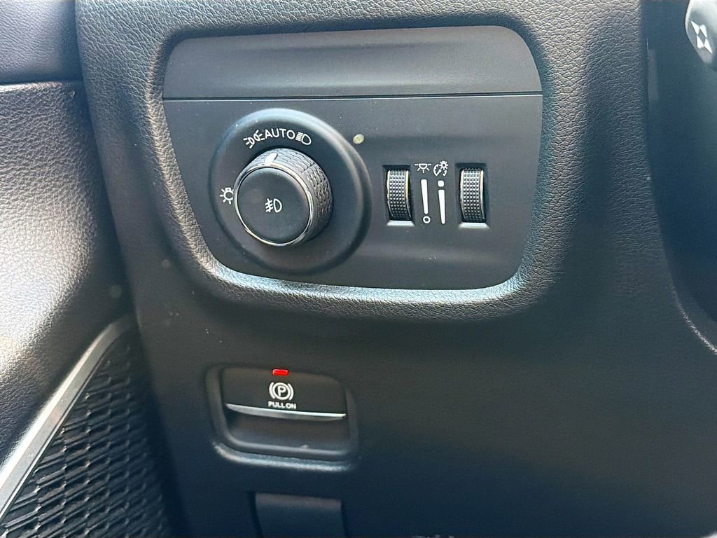 Used 2024 Jeep Grand Cherokee Limited w/ Luxury Tech Group II AWD/4WD image 10