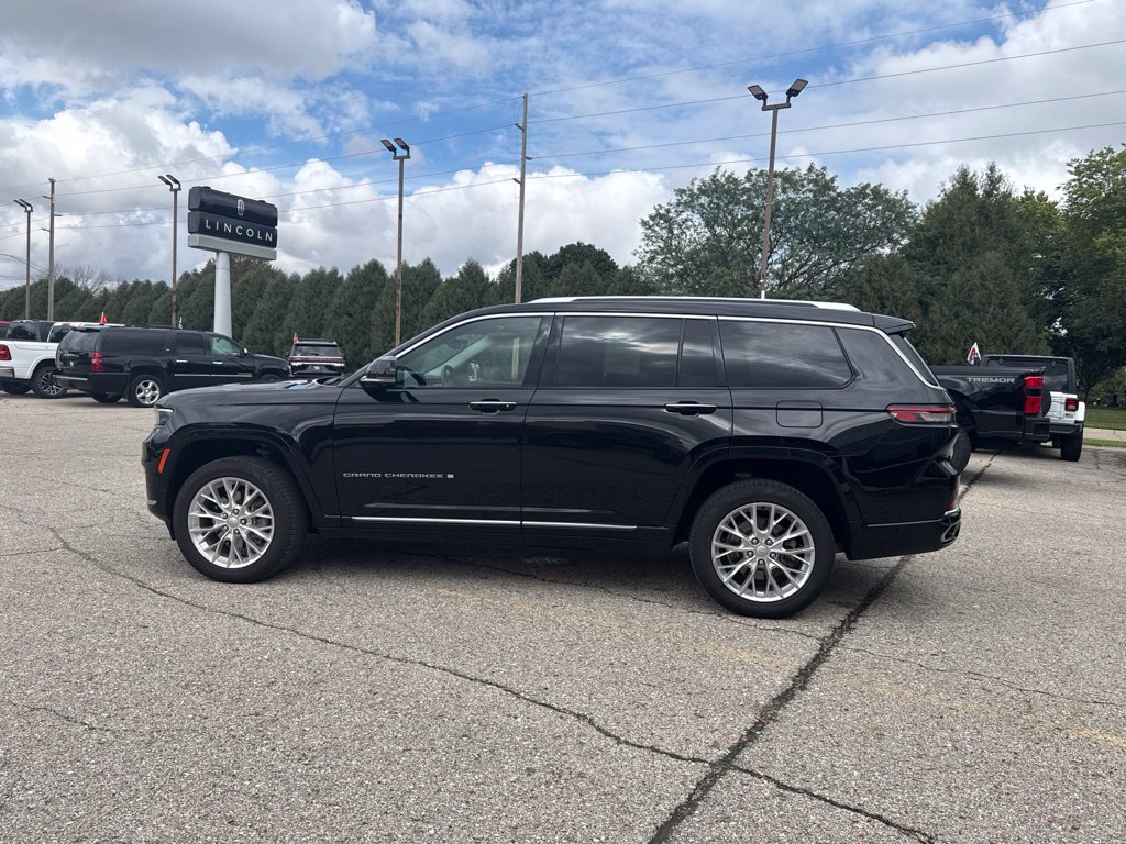 Used 2021 Jeep Grand Cherokee L Summit w/ Advanced Protech Group IV AWD/4WD image 6