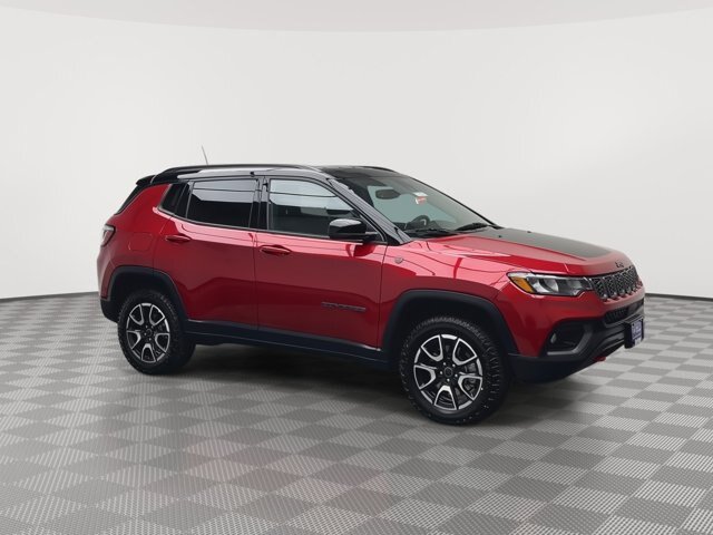 Used 2025 Jeep Compass Trailhawk AWD/4WD image 36
