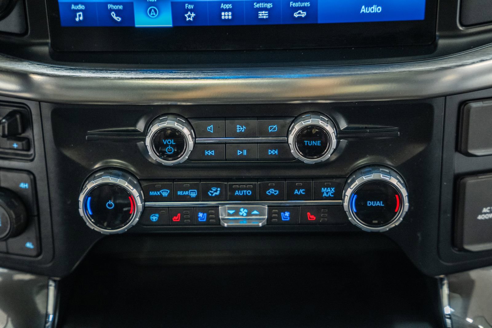 Certified 2023 Ford F150 Lariat w/ Equipment Group 502A High image 31