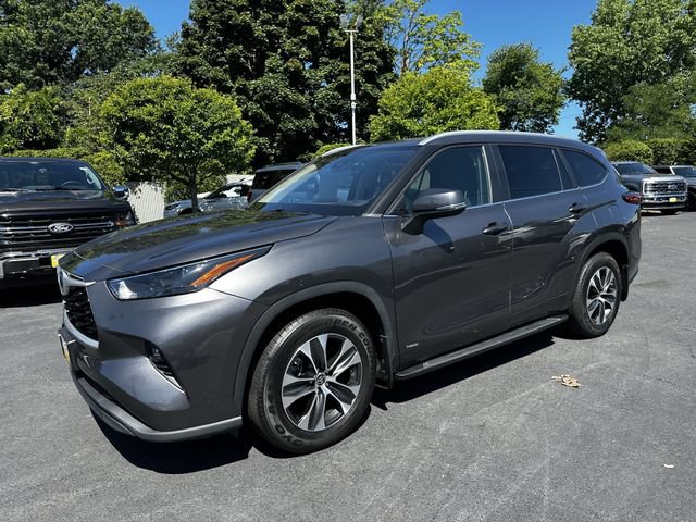 Used 2023 Toyota Highlander XLE AWD/4WD image 9