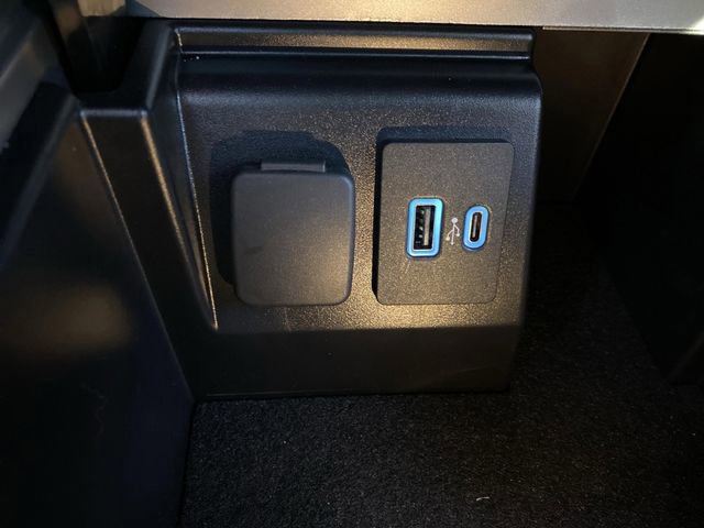 Certified 2022 Ford Explorer XLT w/ Equipment Group 202A image 23