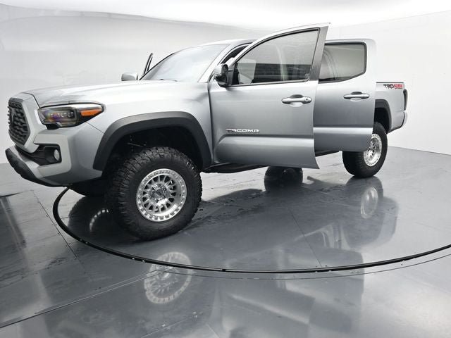 Used 2023 Toyota Tacoma TRD Off-Road AWD/4WD image 4